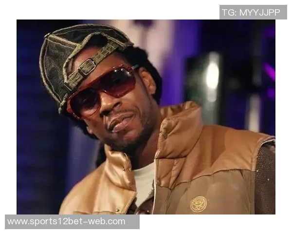 男友圣诞后频频现身魔术主场引发热议粉丝纷纷猜测背后故事 男友圣诞后频频现身魔术主场引发热议粉丝纷纷猜测背后故事